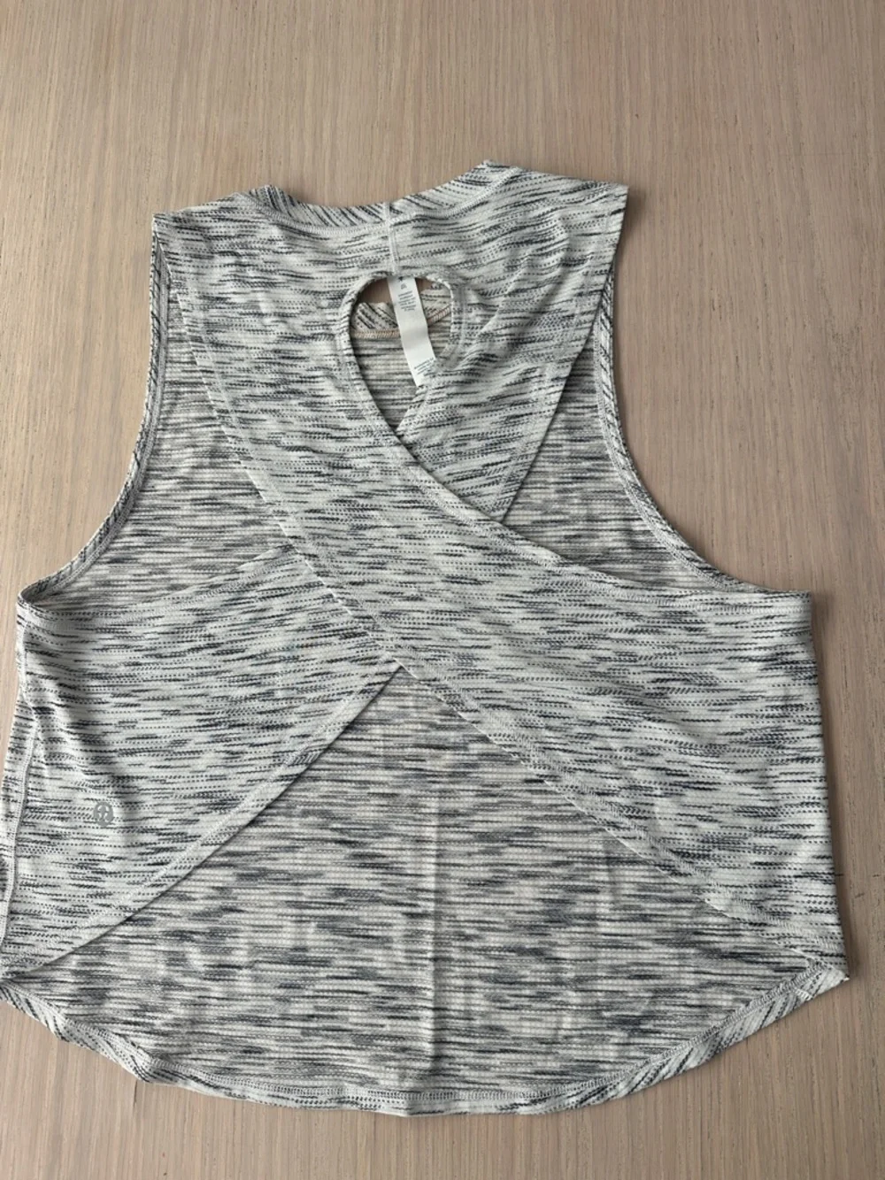 lululemon women Tank Heathered Light Gray Cross-Back sz 4 - Picture 1 of 4